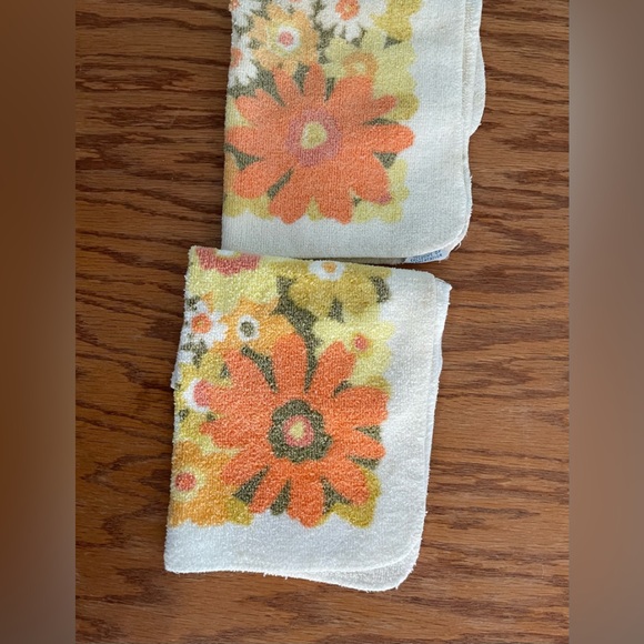 Springmaid Other - Vintage Floral Patterned washcloths